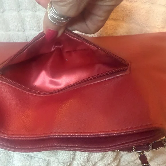 Handmade artisan laser cut leather bag artist unknown. Pristine real silk lining - Picture 7 of 14